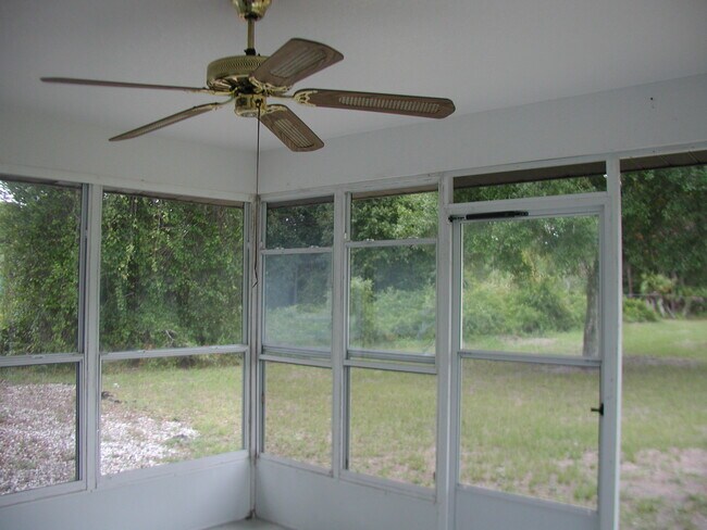 Building Photo - 2643 Atwater Dr