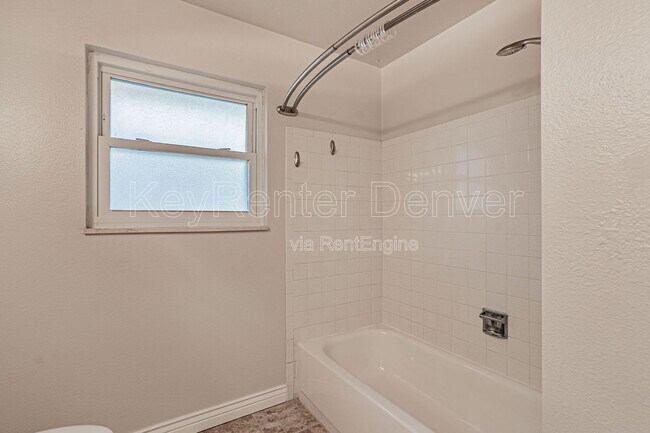 Building Photo - 535 S Cody St