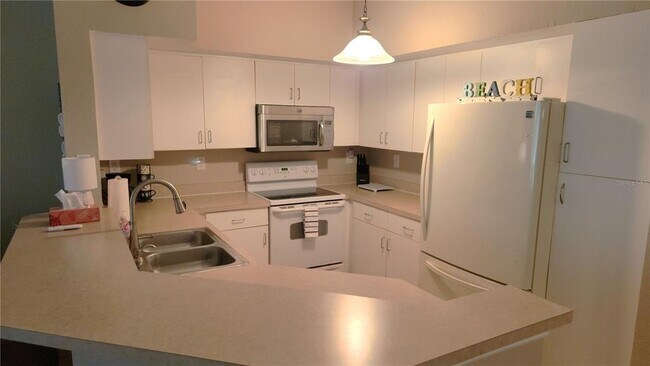 Building Photo - 4106 Central Sarasota Pkwy