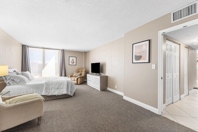 Building Photo - 1600 S Ocean Dr