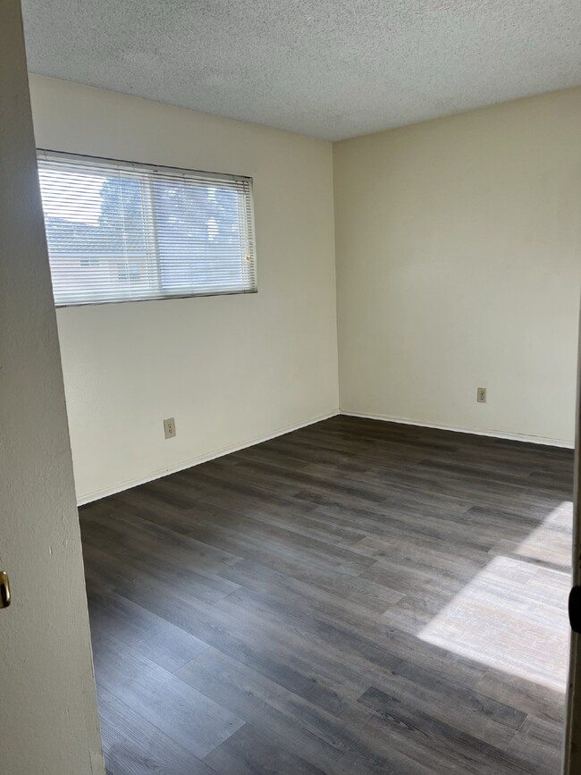 Building Photo - Cozy 2 bedroom / 1 bathroom in Port Hueneme