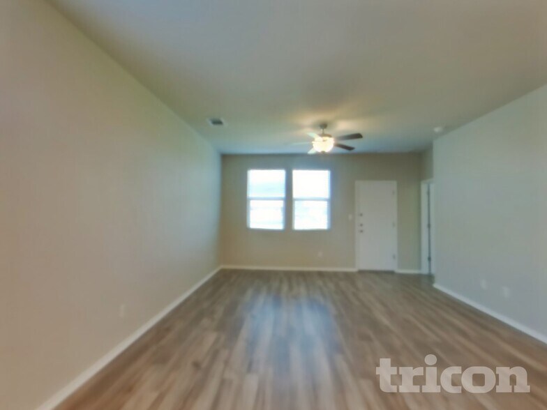 Building Photo - 5200 Saddle Clb Dr