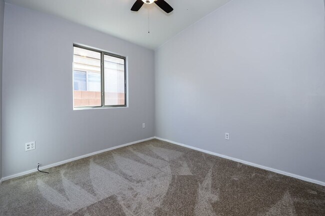 Building Photo - 4005 E Coolbrooke Dr