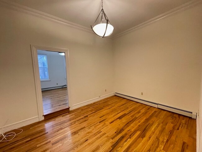 Building Photo - 145 Grand St