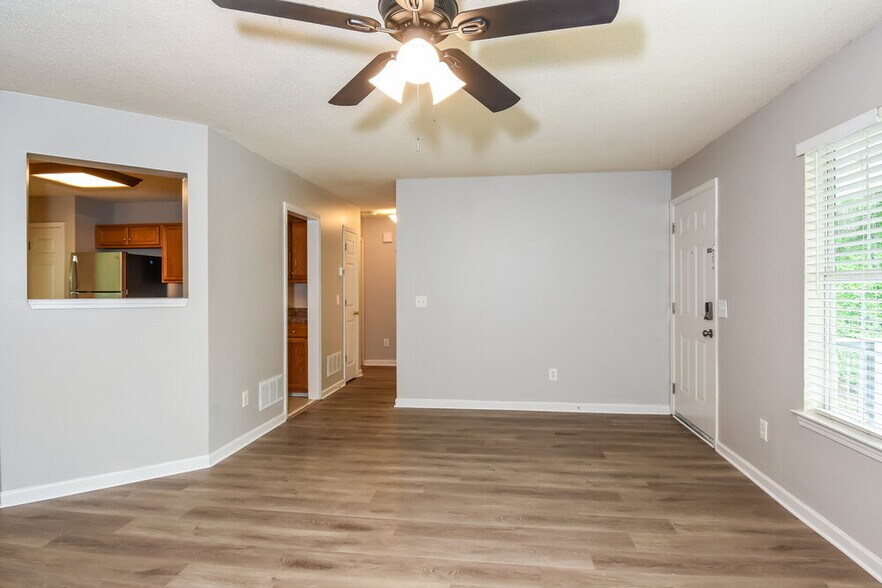 Building Photo - 221 Martins COurt