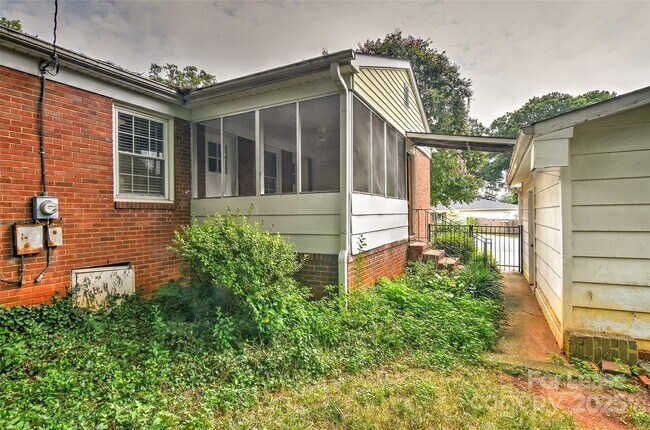 Building Photo - 420 Seneca Pl