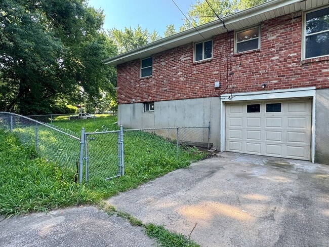 Building Photo - {6617} Move in ready + Updated + Attached Garage