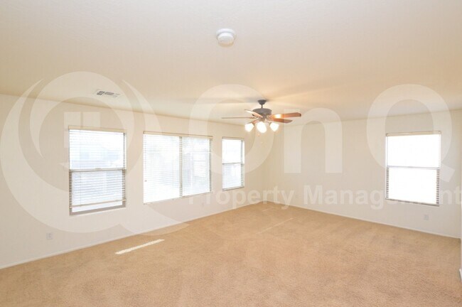 Building Photo - 3105 E Vallejo Dr