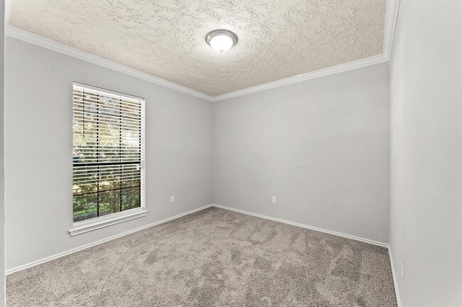 Building Photo - 14003 Vinehill Dr