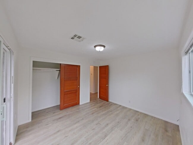 Building Photo - 3 Bedroom Family Home in the Harlow Street Bridge Area