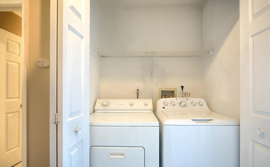 Building Photo - 4402 Aberdeen Ln