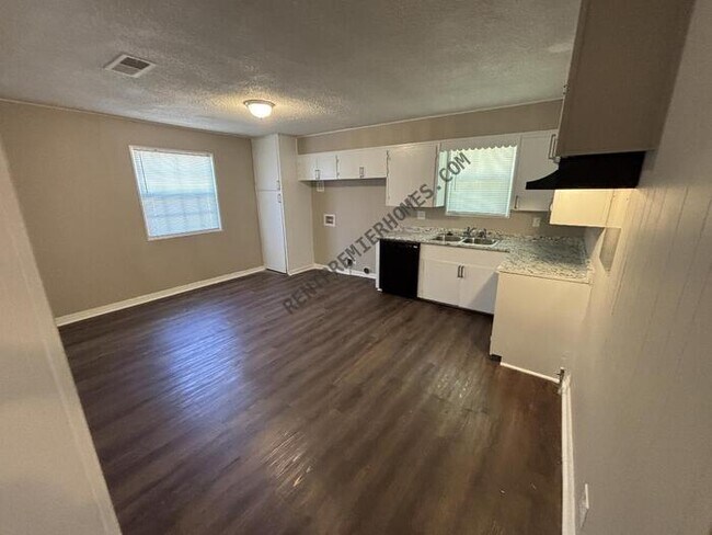 Building Photo - 404 N Scott St