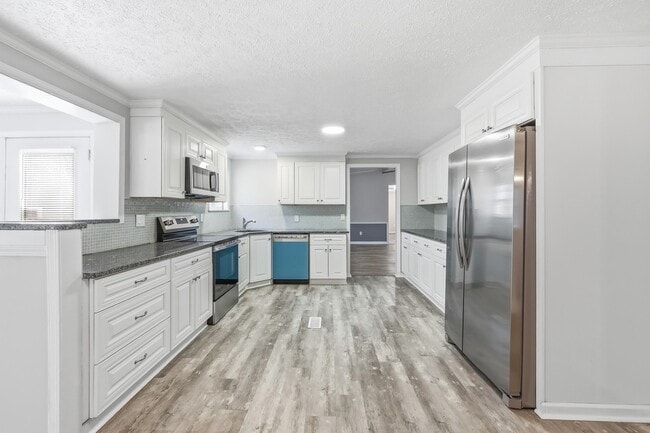 Building Photo - 3469 Cypress Dr