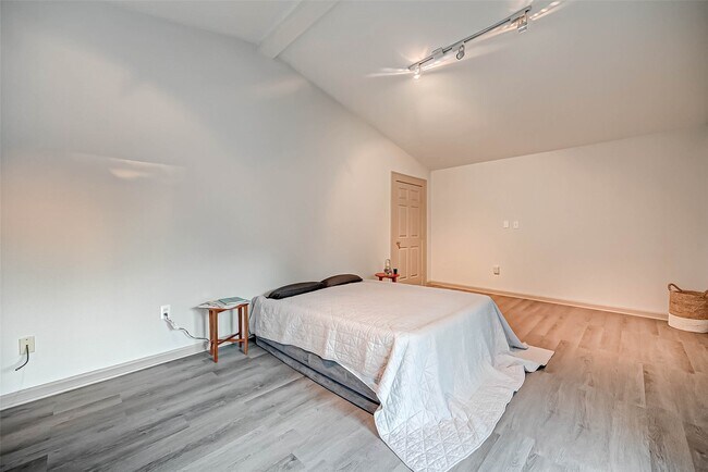 Building Photo - 1612 W Alabama St