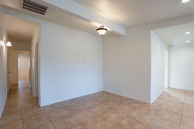 Building Photo - 436 E Waverly St