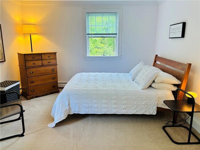 Building Photo - 571 Bellevue Ave