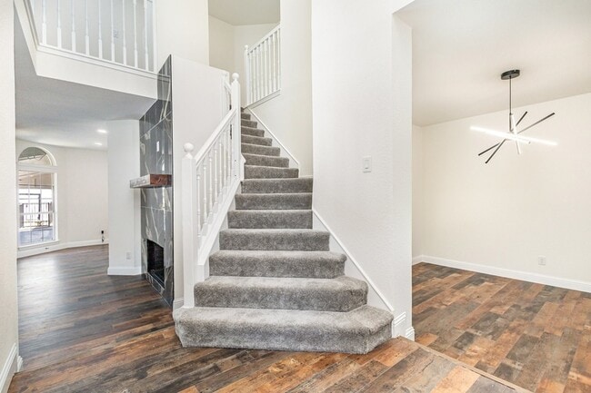 Building Photo - 4610 Clay Dr