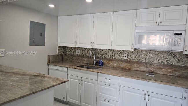 Building Photo - 17600 NW 68th Ave