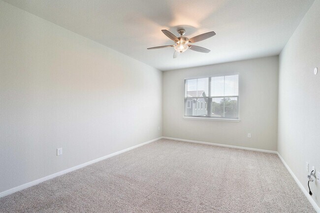 Building Photo - 1300 Anhalt Dr