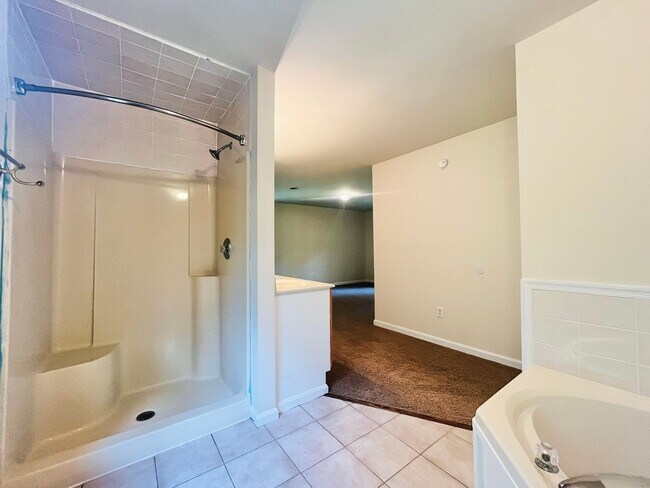 Building Photo - 8+ PRIVATE ACRES - KING GEORGE