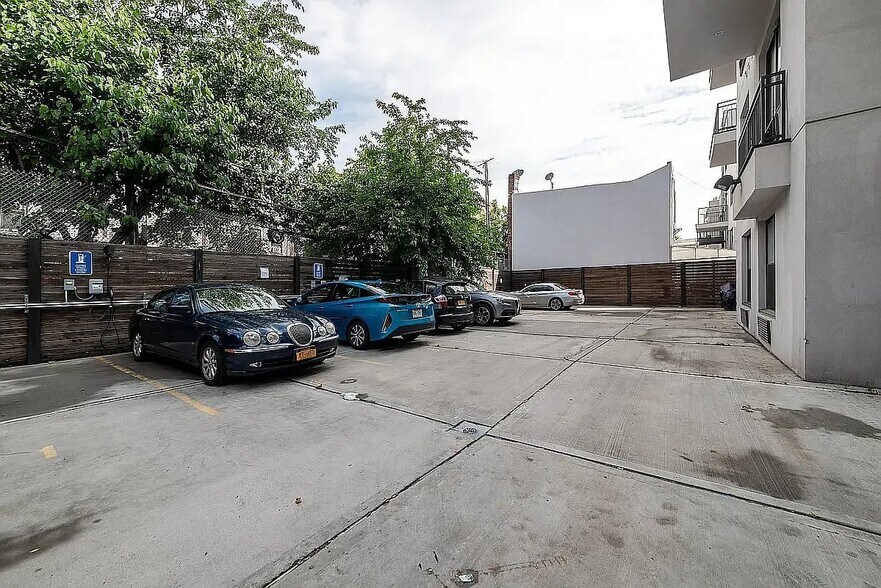 Building Photo - 73 Starr St