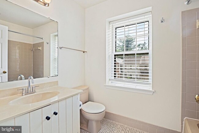 Building Photo - 2885 Kelly Square