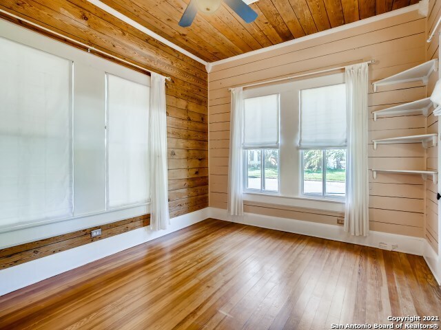 Building Photo - 545 Willow Ave