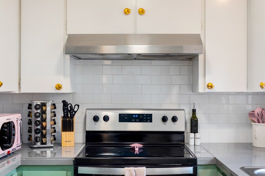 Building Photo - 838 SE Tacoma St