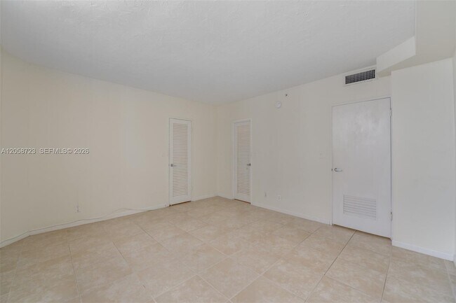 Building Photo - 3001 S Ocean Dr