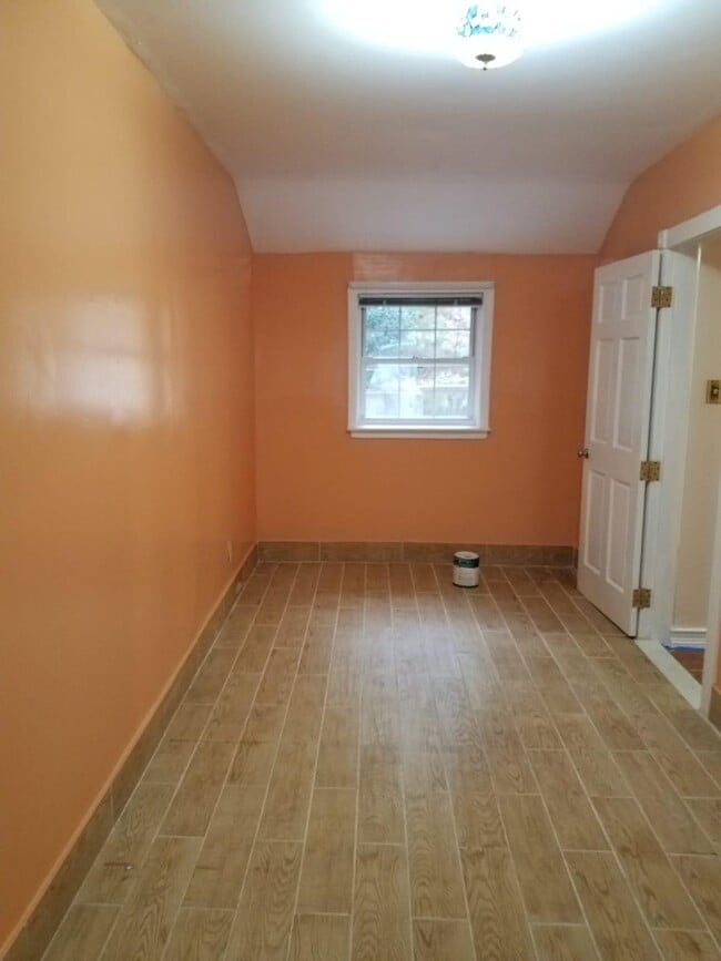 Building Photo - 445 W Hartsdale Ave