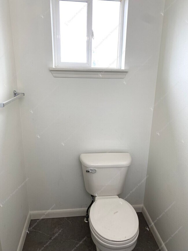 Building Photo - Bright Redmond Duplex — Steps from Umatilla Sports Complex, Garage & Fenced Yard