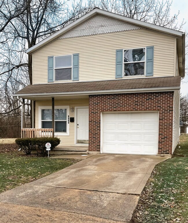 Building Photo - For Rent: 4-bedroom 2-bathroom single family home! Available NOW!