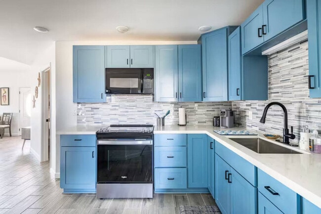 Building Photo - 920 17th St