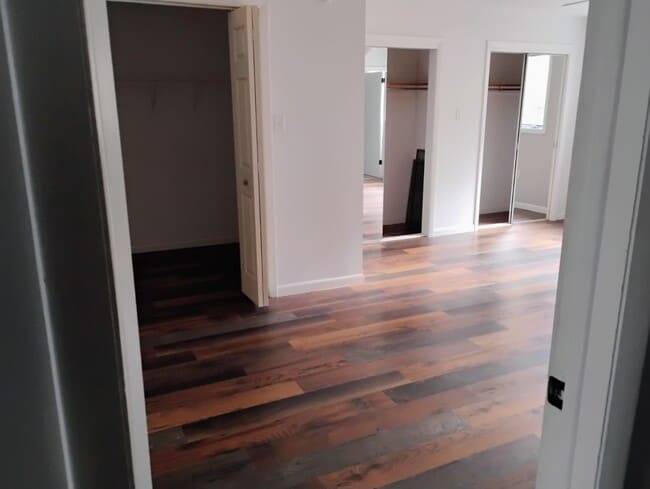 Building Photo - 110 W Fairview St