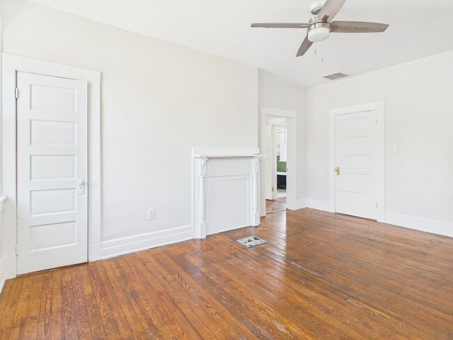 Building Photo - 203 W 33rd St