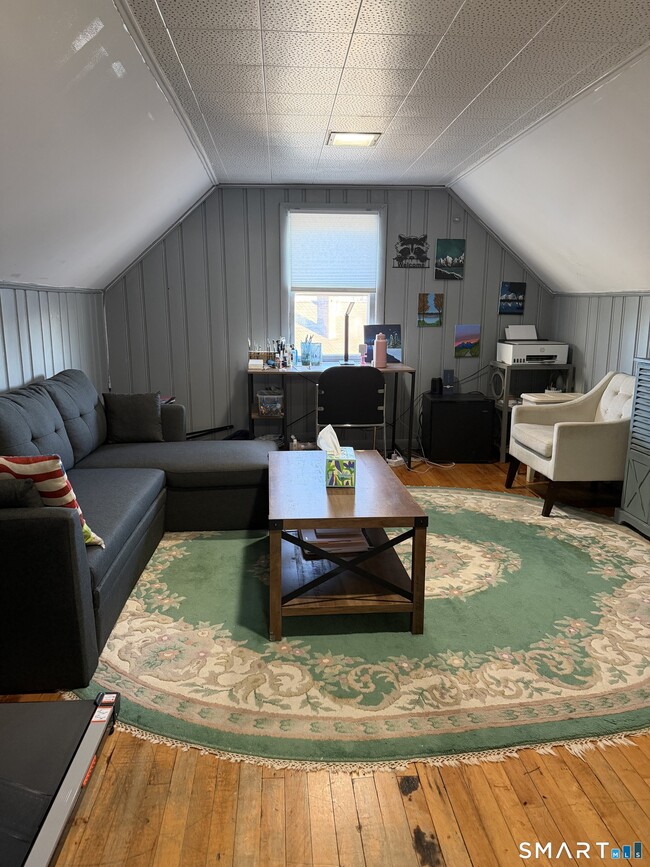 Building Photo - 197 Robert Treat Pkwy