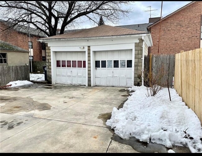 Building Photo - 34 Frances Ave
