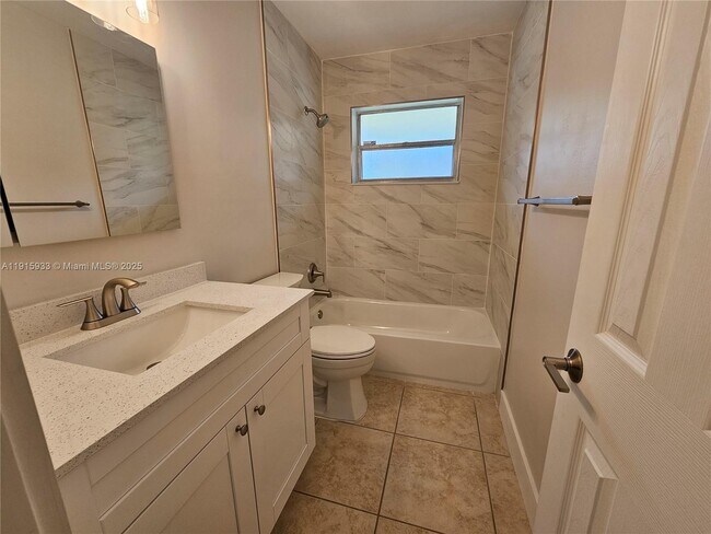 Building Photo - 2509 Hayes St