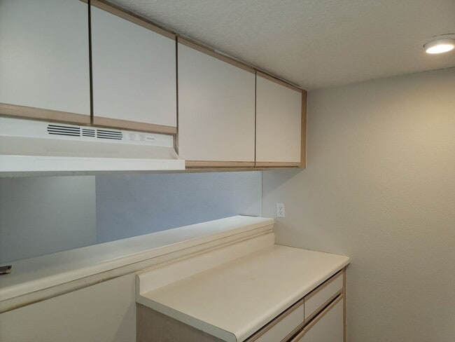 Building Photo - Condo 1 bedroom 1 bath