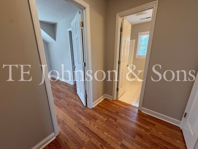 Building Photo - Spacious 3 Bedroom Home with Primary Suite on Main Level in Camden Forest