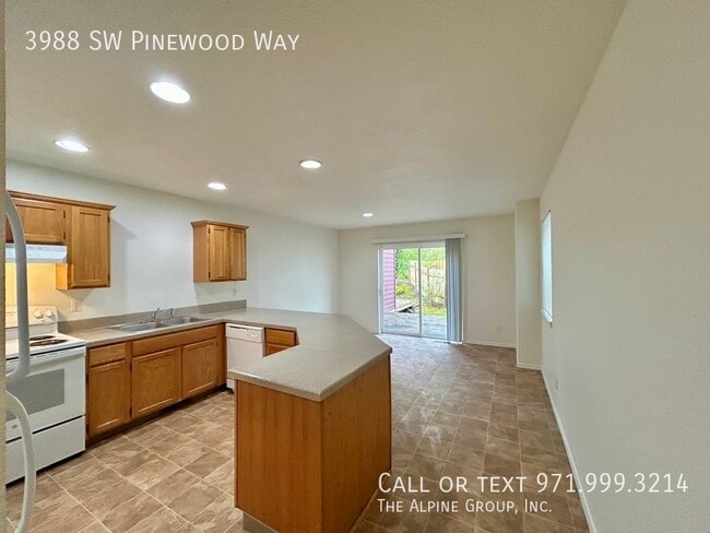 Building Photo - 3988 SW Pinewood Way