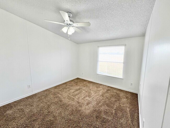 Building Photo - 285 CR 112