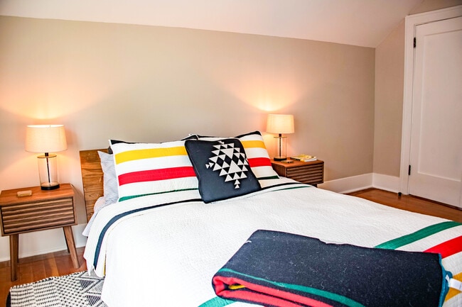 Building Photo - 1942 Boyer Ave E