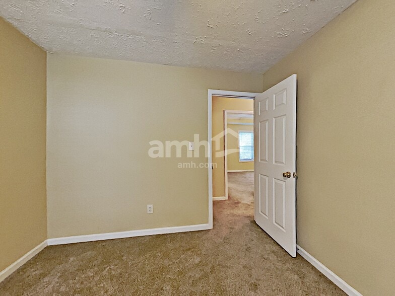 Building Photo - 570 Swan Creek Ct