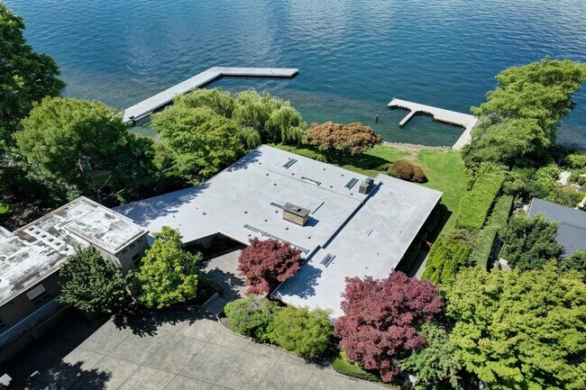 Building Photo - 4Bd/4.5Ba Medina Home