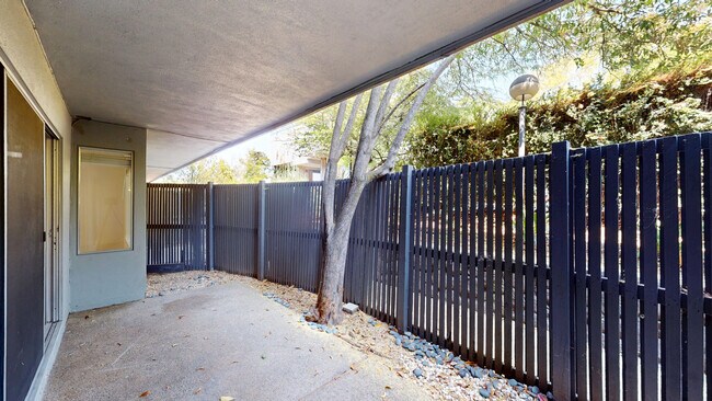 Building Photo - 823 Las Gallinas Ave