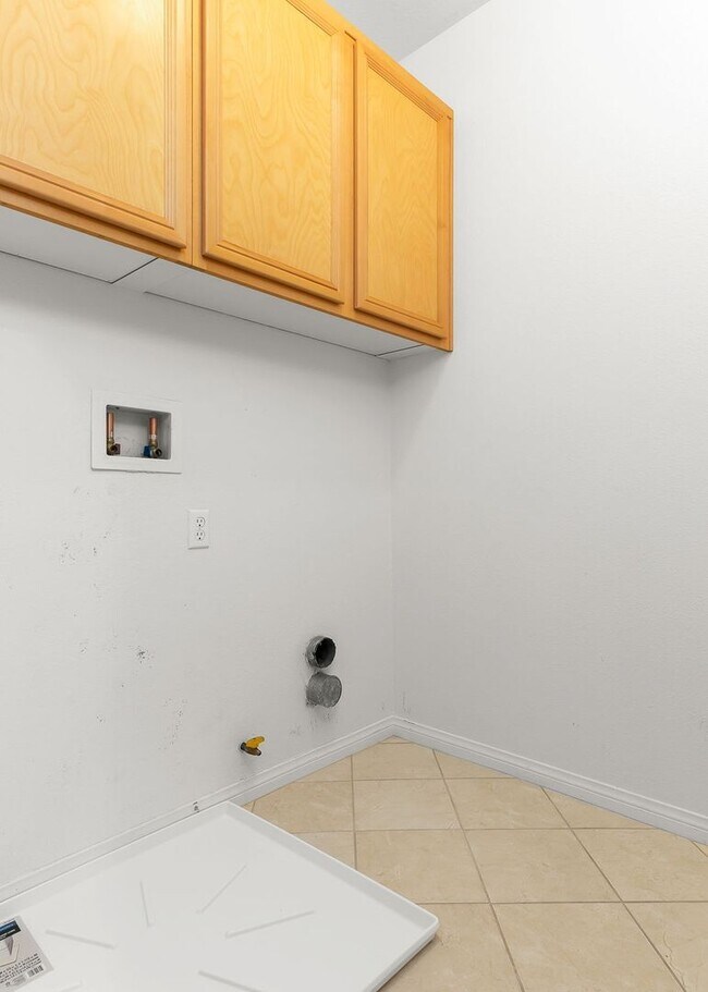 Building Photo - Paseo del Sol Charmer with Private Yard and Community Pool