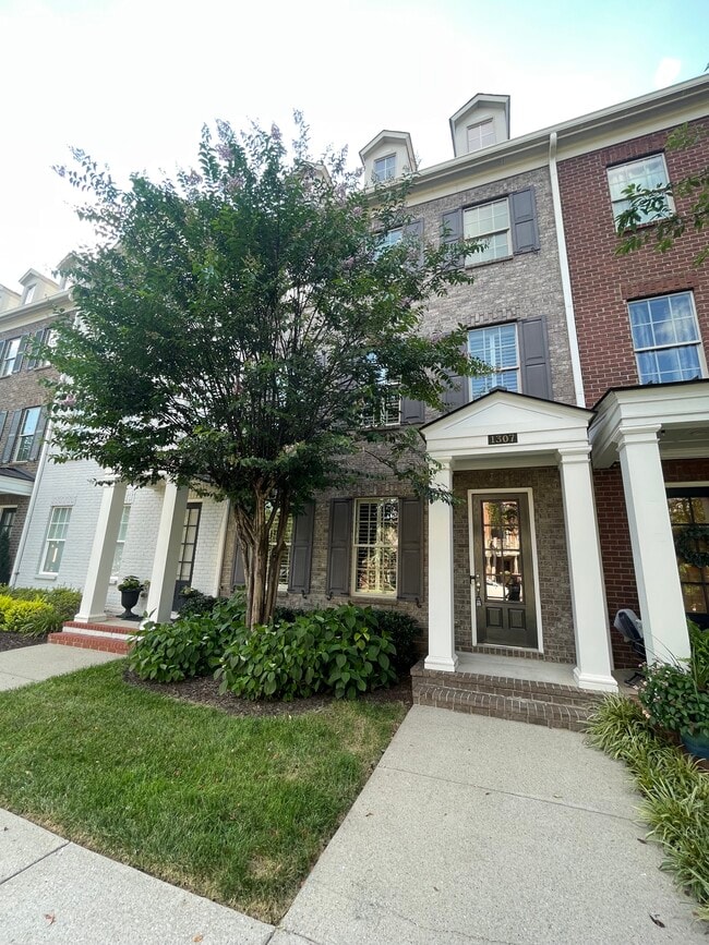 Building Photo - 1307 Moher Blvd