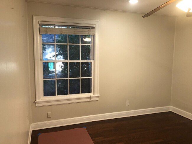 Building Photo - 3213 Hampton Rd
