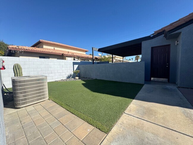 Building Photo - COMING SOON!!! Lovely 3 Bedroom / 2 Bath Apartment in Cathedral City!